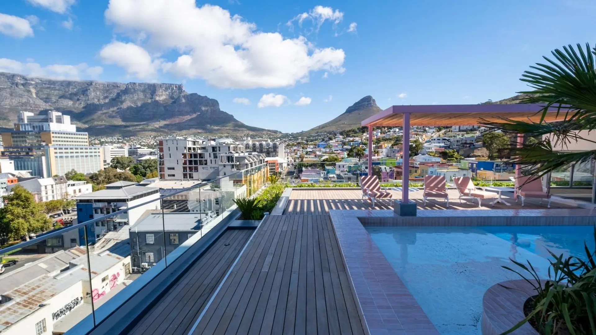 The Rose 701: Top Floor City Aprt With Balcony Le Cap Appartement
