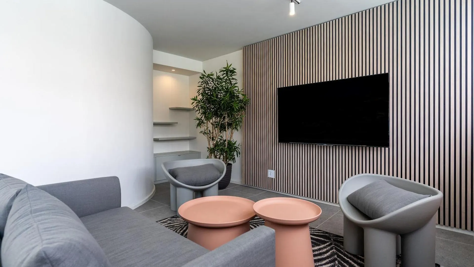 The Rose 701: Top Floor City Aprt With Balcony Le Cap