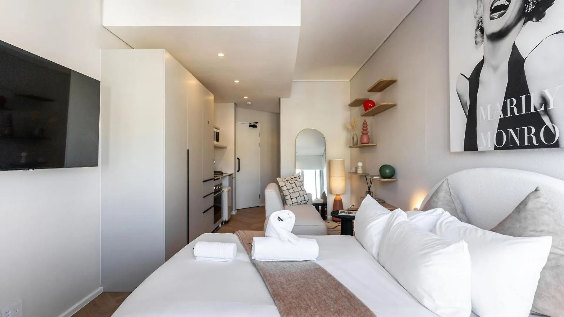 The Rose 701: Top Floor City Aprt With Balcony Le Cap 0*,  Afrique du Sud