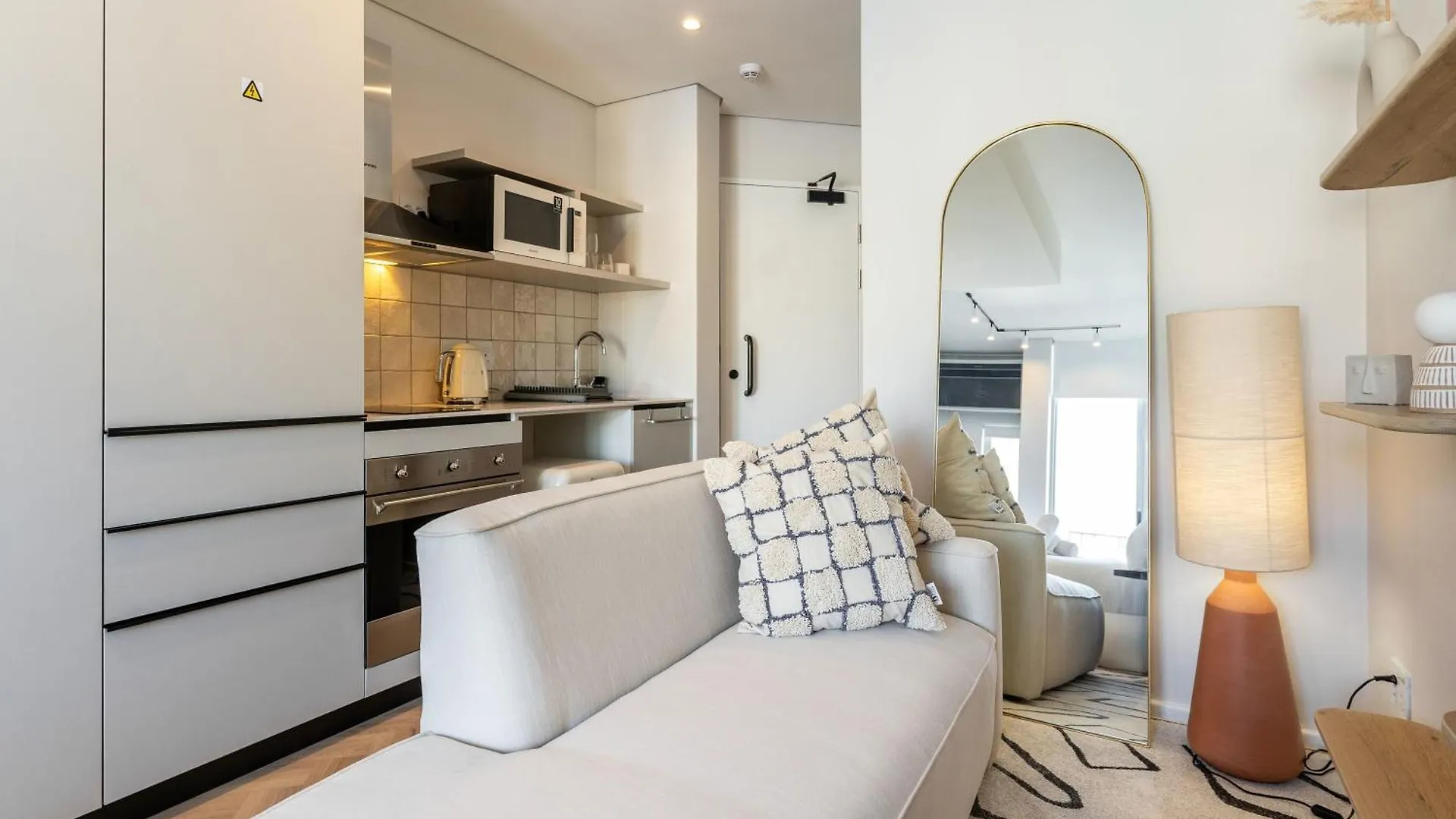 The Rose 701: Top Floor City Aprt With Balcony Le Cap Appartement