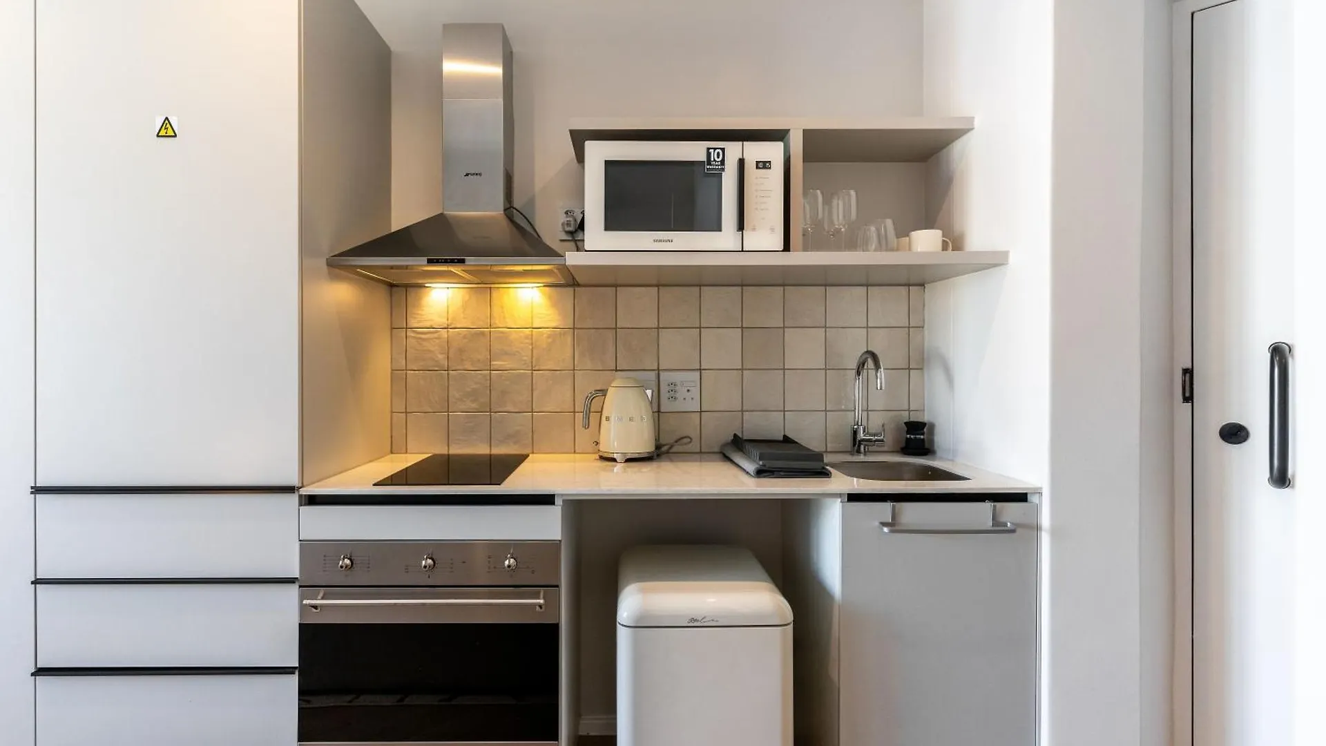 The Rose 701: Top Floor City Aprt With Balcony Le Cap Appartement