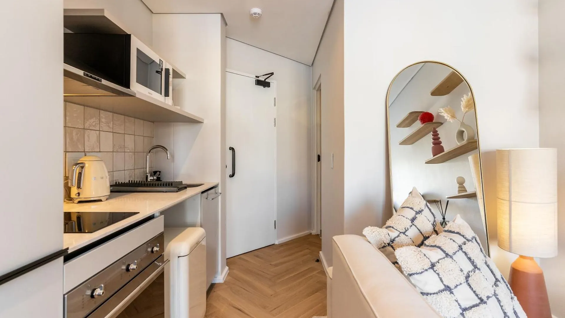 The Rose 701: Top Floor City Aprt With Balcony Le Cap 0*,